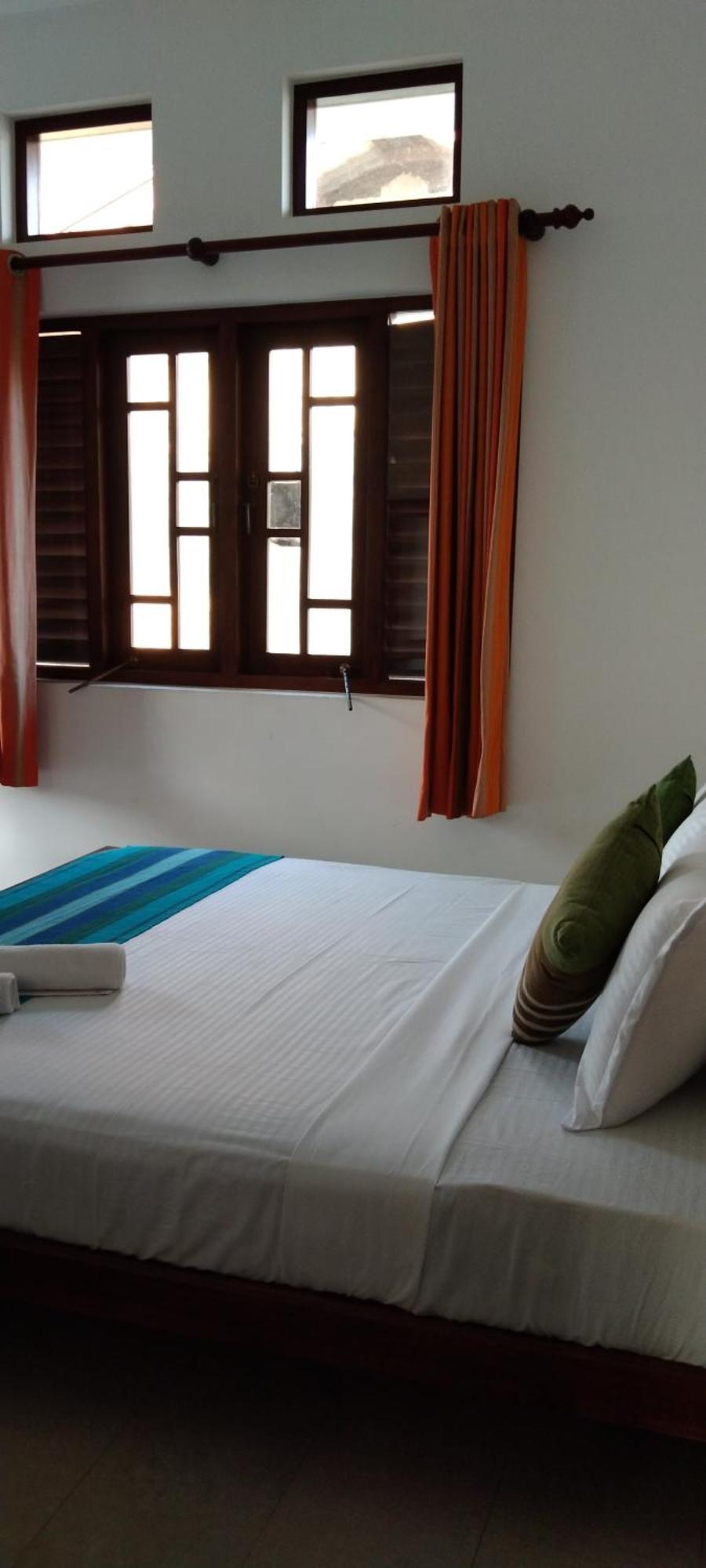 Bed and Breakfast Pick & Go White House Negombo Exterior foto