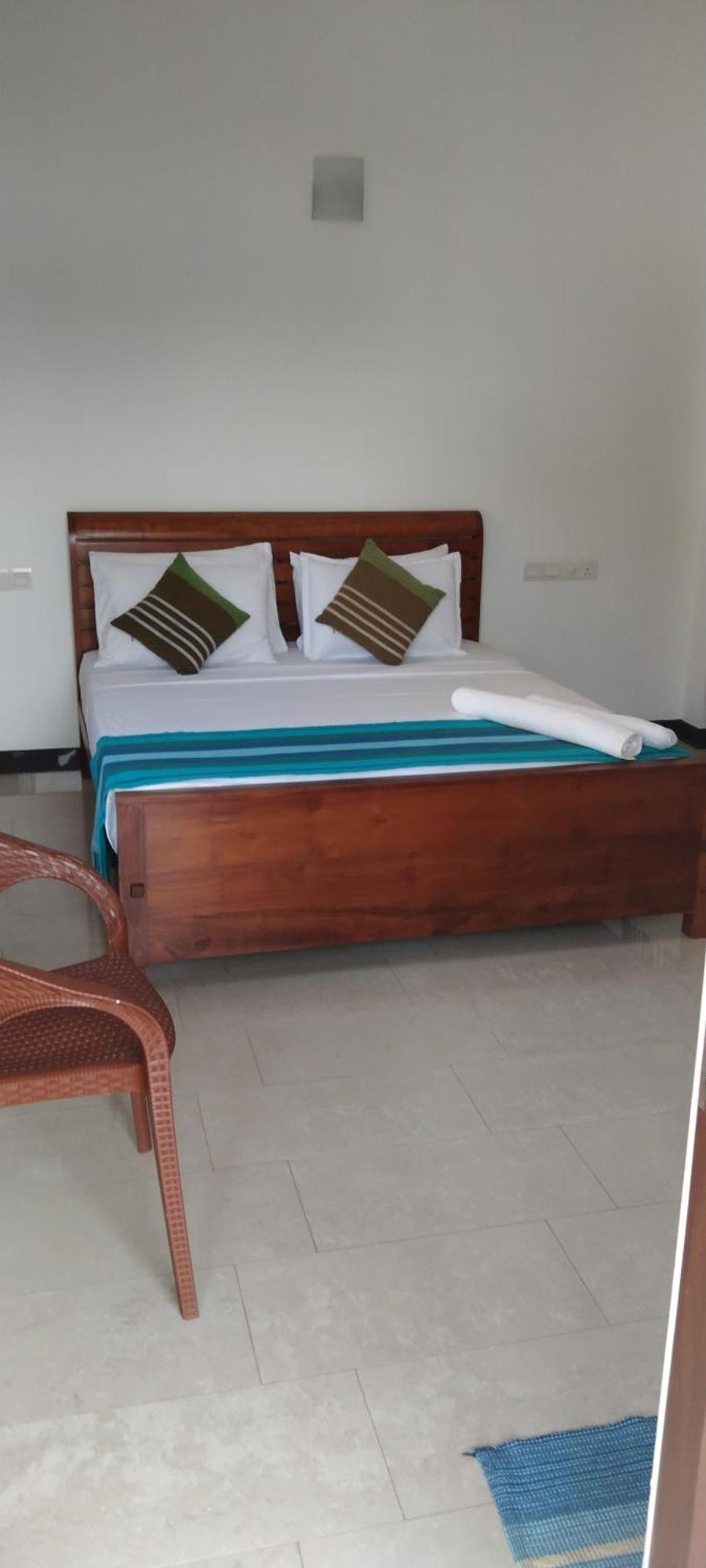 Bed and Breakfast Pick & Go White House Negombo Exterior foto