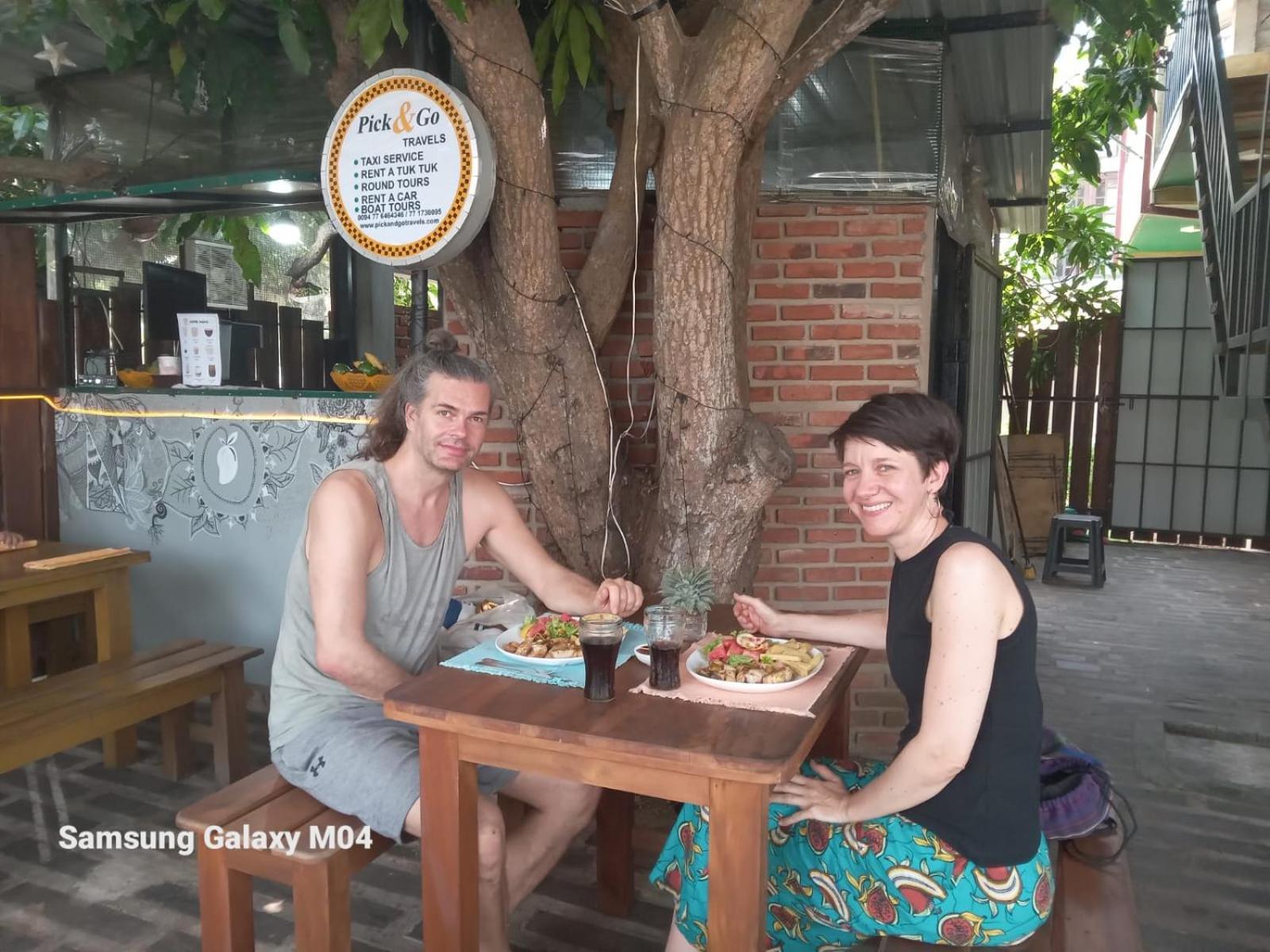 Bed and Breakfast Pick & Go White House Negombo Exterior foto