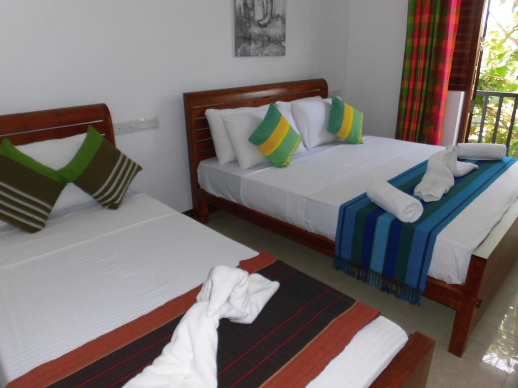 Bed and Breakfast Pick & Go White House Negombo Exterior foto