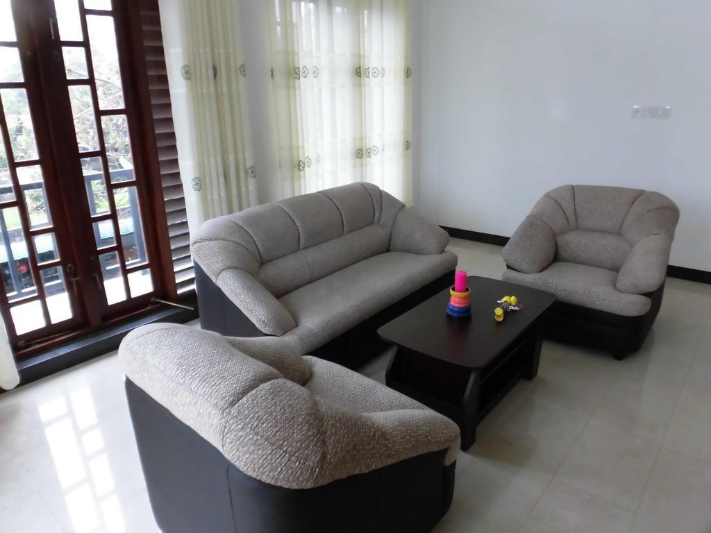 Bed and Breakfast Pick & Go White House Negombo Exterior foto