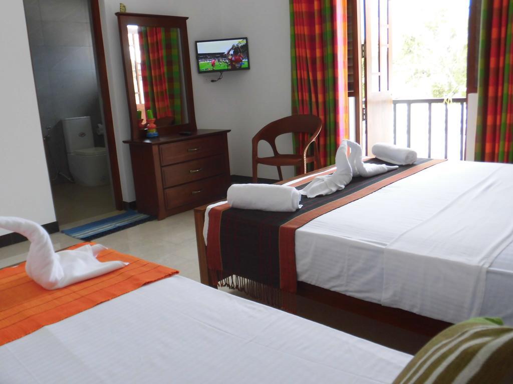 Bed and Breakfast Pick & Go White House Negombo Exterior foto