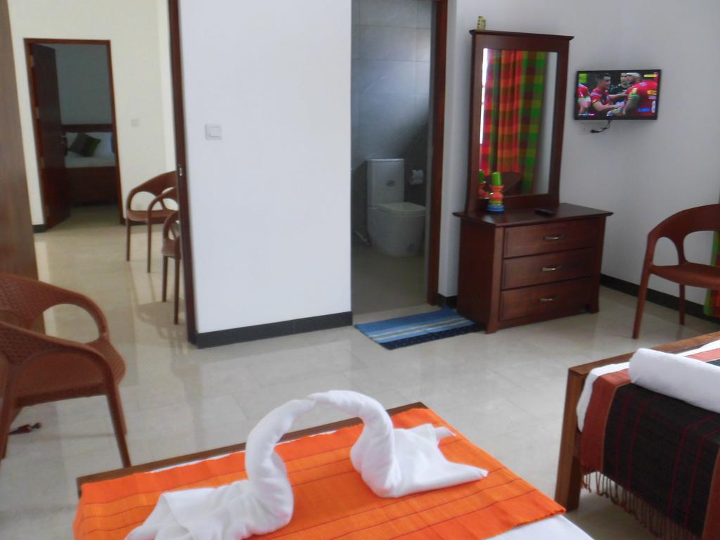 Bed and Breakfast Pick & Go White House Negombo Exterior foto