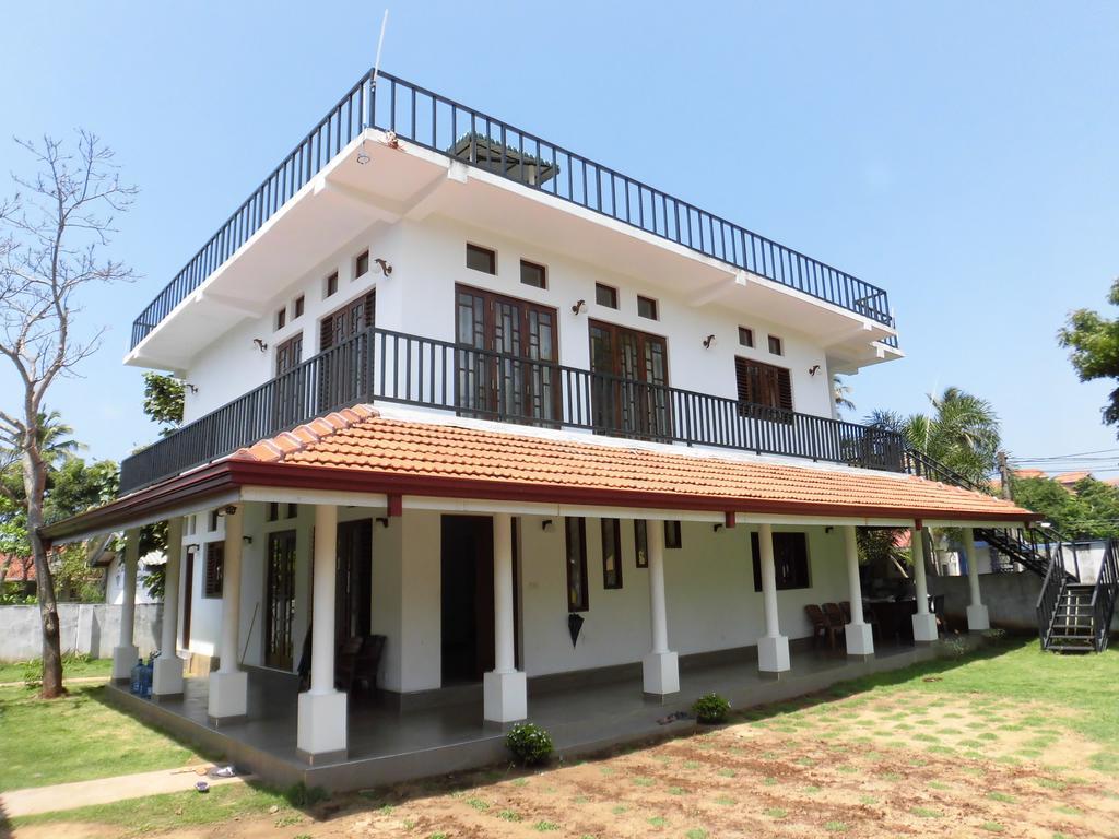 Bed and Breakfast Pick & Go White House Negombo Exterior foto