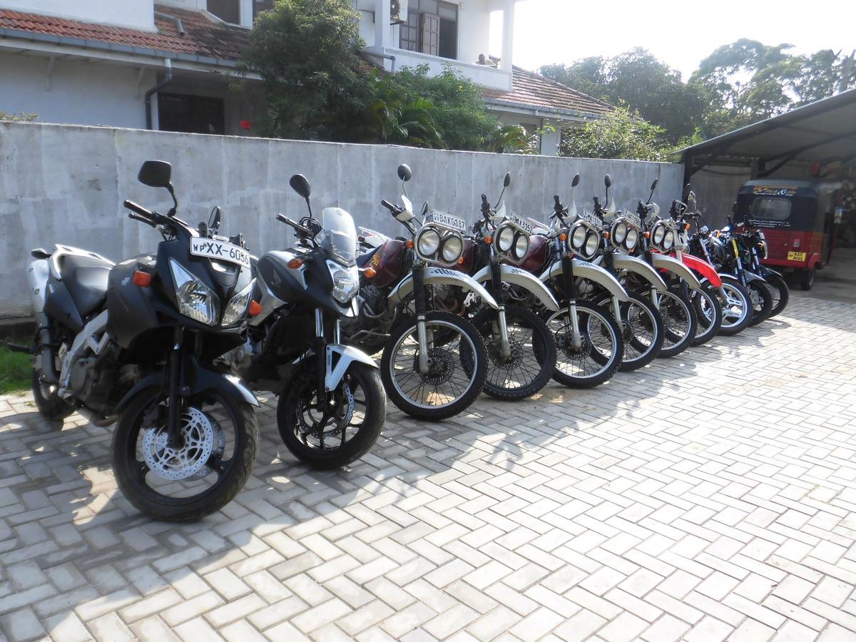 Bed and Breakfast Pick & Go White House Negombo Exterior foto