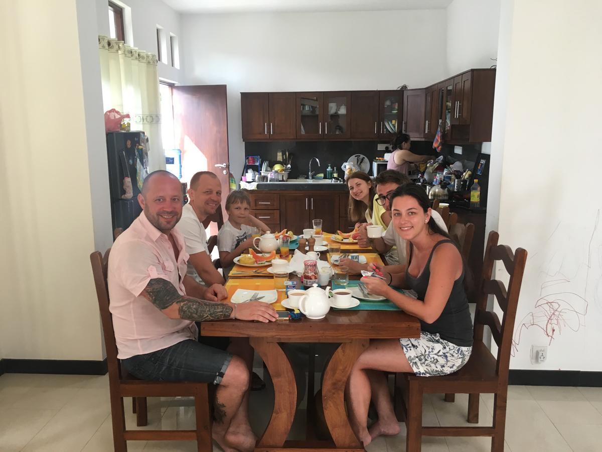 Bed and Breakfast Pick & Go White House Negombo Exterior foto