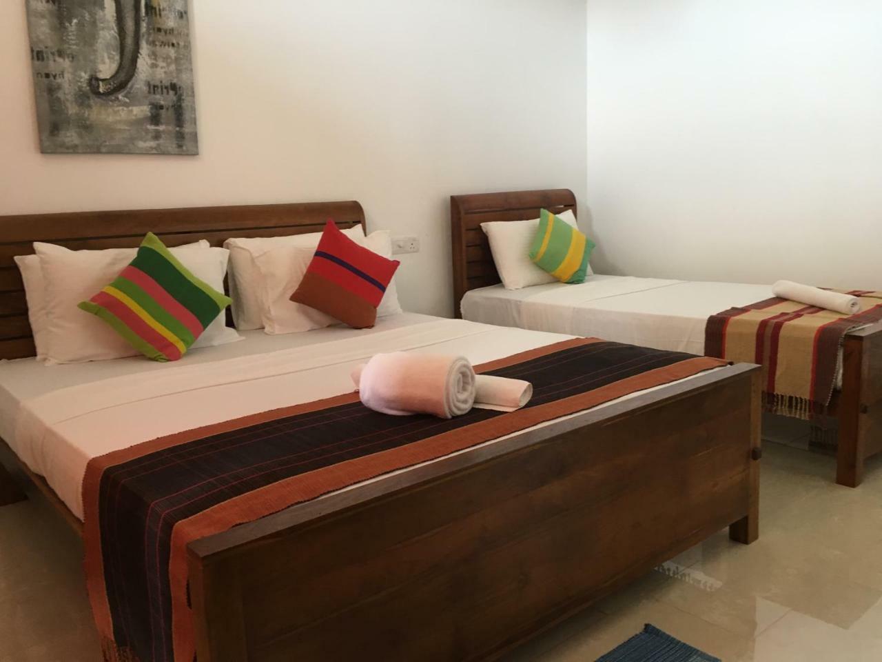 Bed and Breakfast Pick & Go White House Negombo Exterior foto